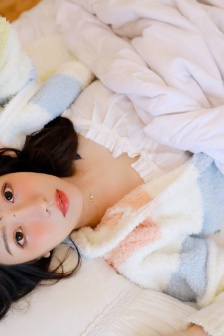 他缓慢而有力的撞着在车里视频